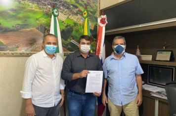 Foto - Indianópolis assina convênio de aquisição de óleo diesel