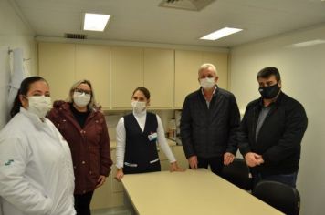 Foto - Prefeito e Vice-Prefeito visitam Unidade Móvel do Hospital de Amor