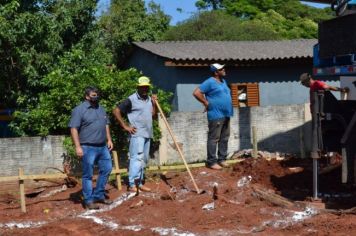 Foto - Administração Municipal acompanha o início das obras de ampliação da Capela Mortuária