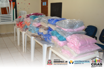 Foto - Prefeitura entrega cobertores para famílias em situação de vulnerabilidade social