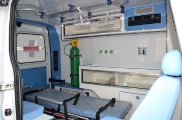 Foto - Indianópolis recebe ambulância 0Km