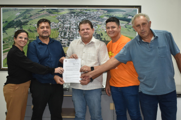 Prefeito entrega projeto do novo REFIS à Câmara Municipal