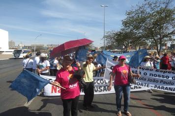 Indianópolis participa da Mobilização Nacional contra o Fechamento das APAES