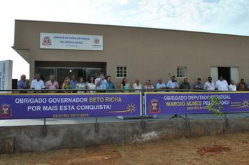 Prefeito Paulinho inaugura Centro de Reabilitação Municipal e entrega 02 veículos para a saúde