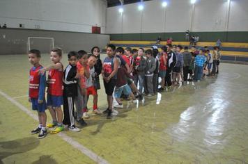 Prefeito entrega Kits esportivos para mais de 150 crianças e adolescentes.