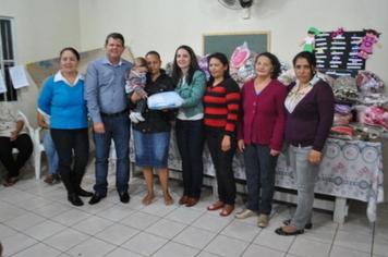 APMI de Indianópolis realiza Campanha “Adote uma Família e aqueça um Coração!”.