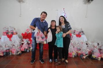 Indianópolis realiza entrega de kits natalino para as famílias do PAIF