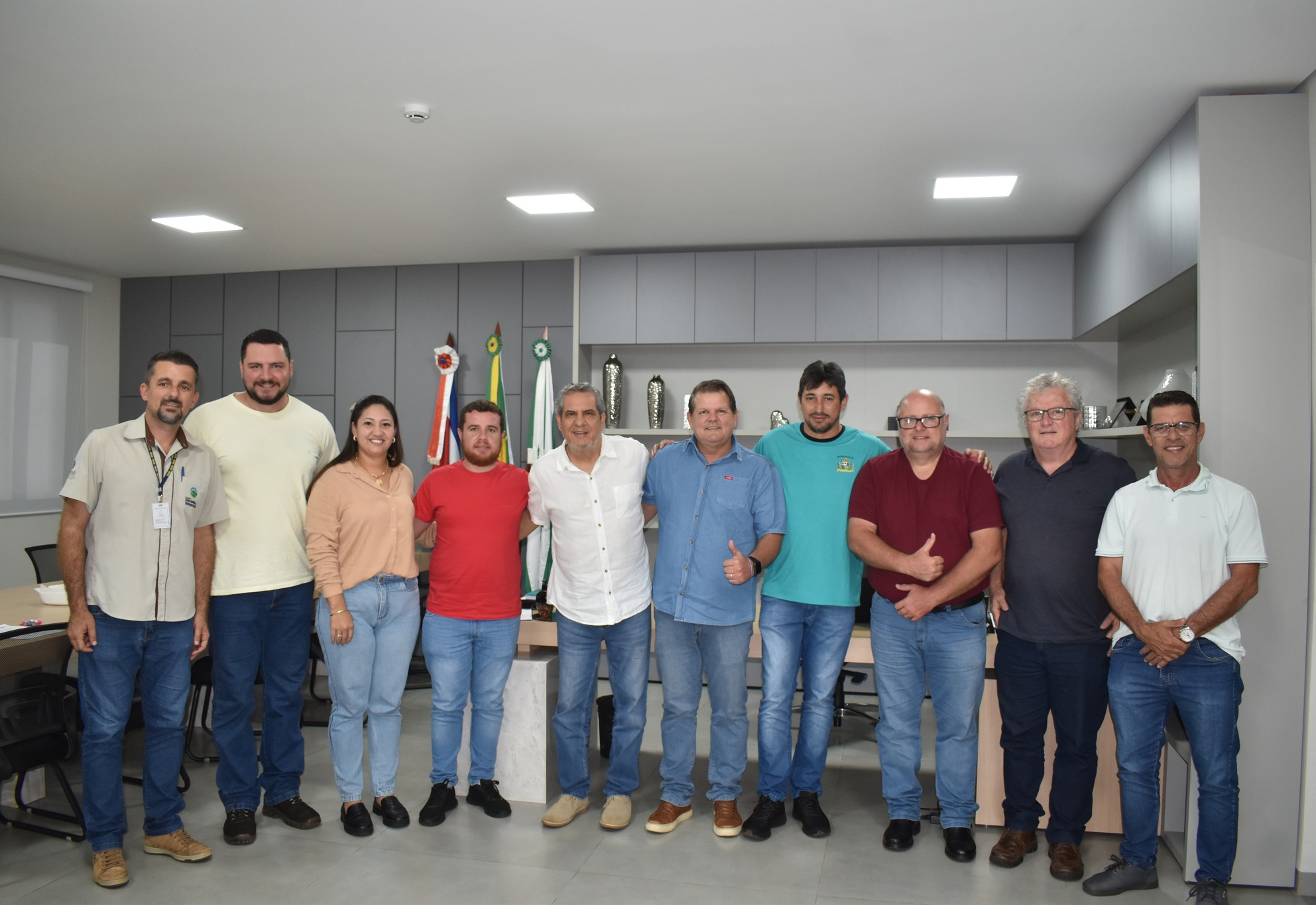 Prefeito de Indianópolis recebe autoridades regionais