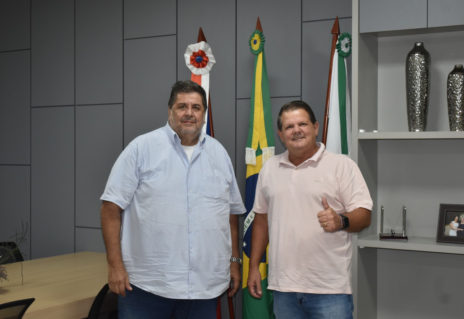 Prefeito Paulinho Mineiro recebe visita de cortesia.
