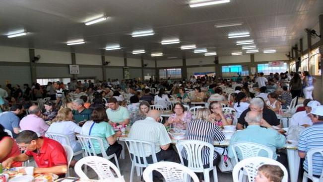 Prefeito Paulinho Mineiro entrega Equipamentos e Materiais Pedagógicos ao Curumim.