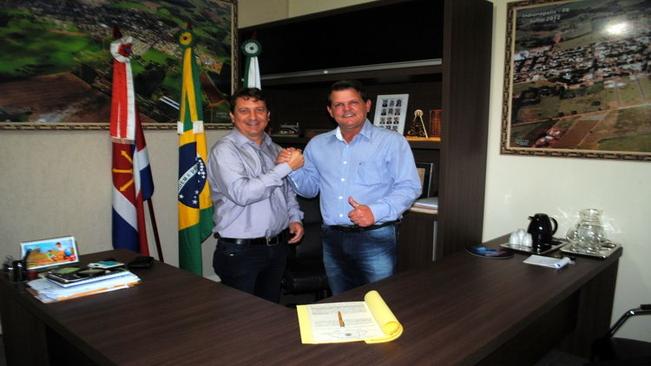 Prefeito e Vice-Prefeito desejam Boas Festas às famílias de Indianópolis