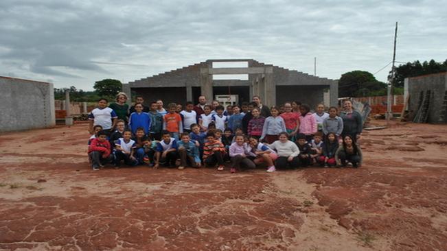 Alunos da Escola Cecília Meireles visitam obra da Nova Escola Municipal
